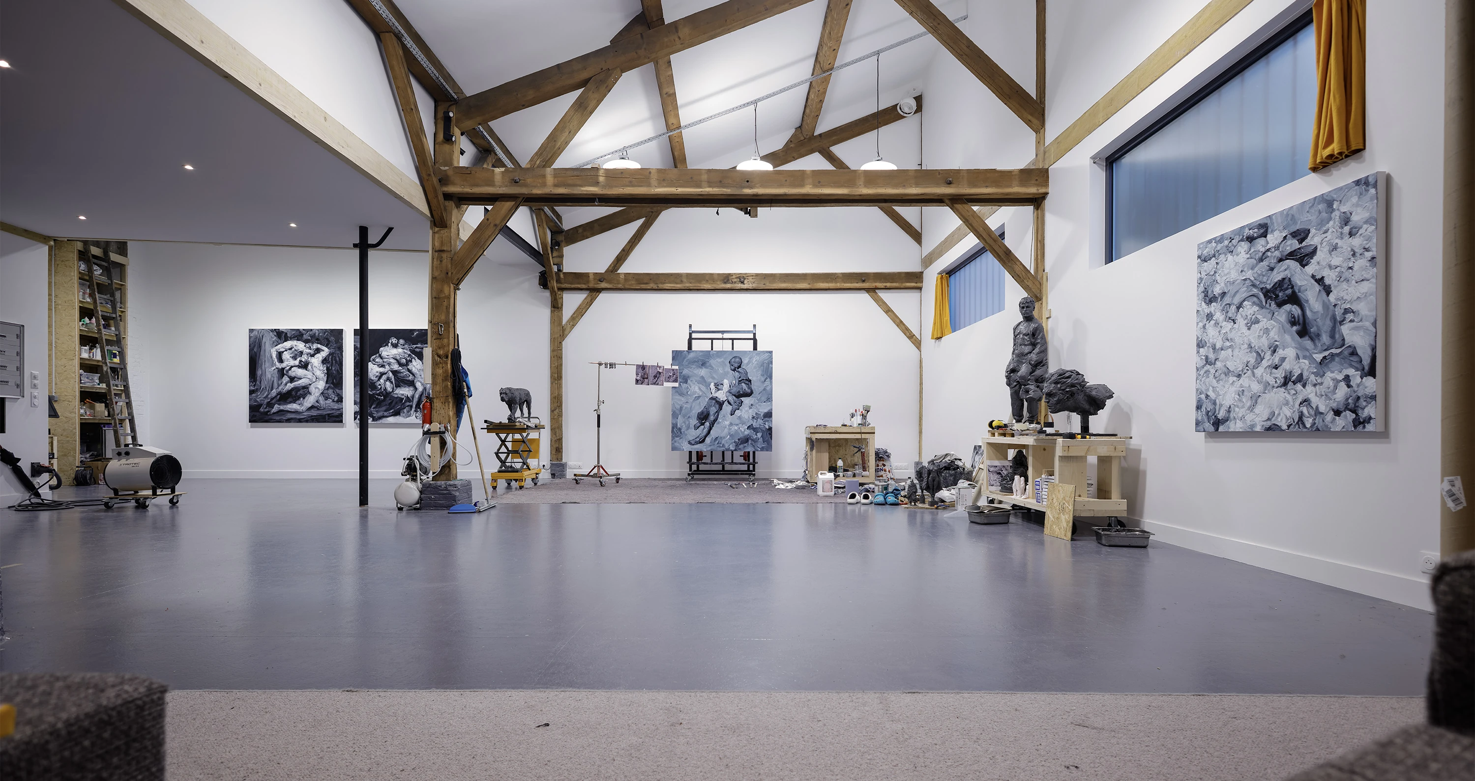 The studio in Lyon, canvases and sculptures in progress